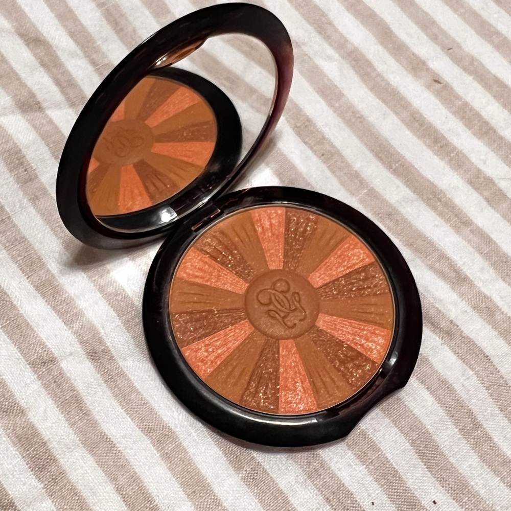 Guerlain Terracotta Light Healthy Glow Powder Bronzer - 03 Natural Warm - Picture 2 of 3